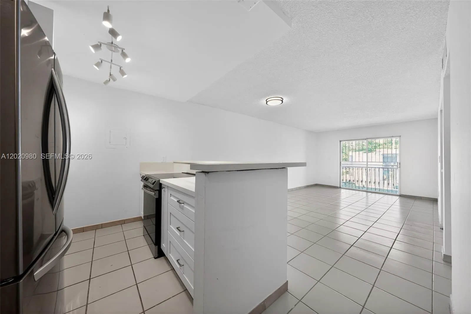 145 SW 30TH CT # B208, Miami FL 33135