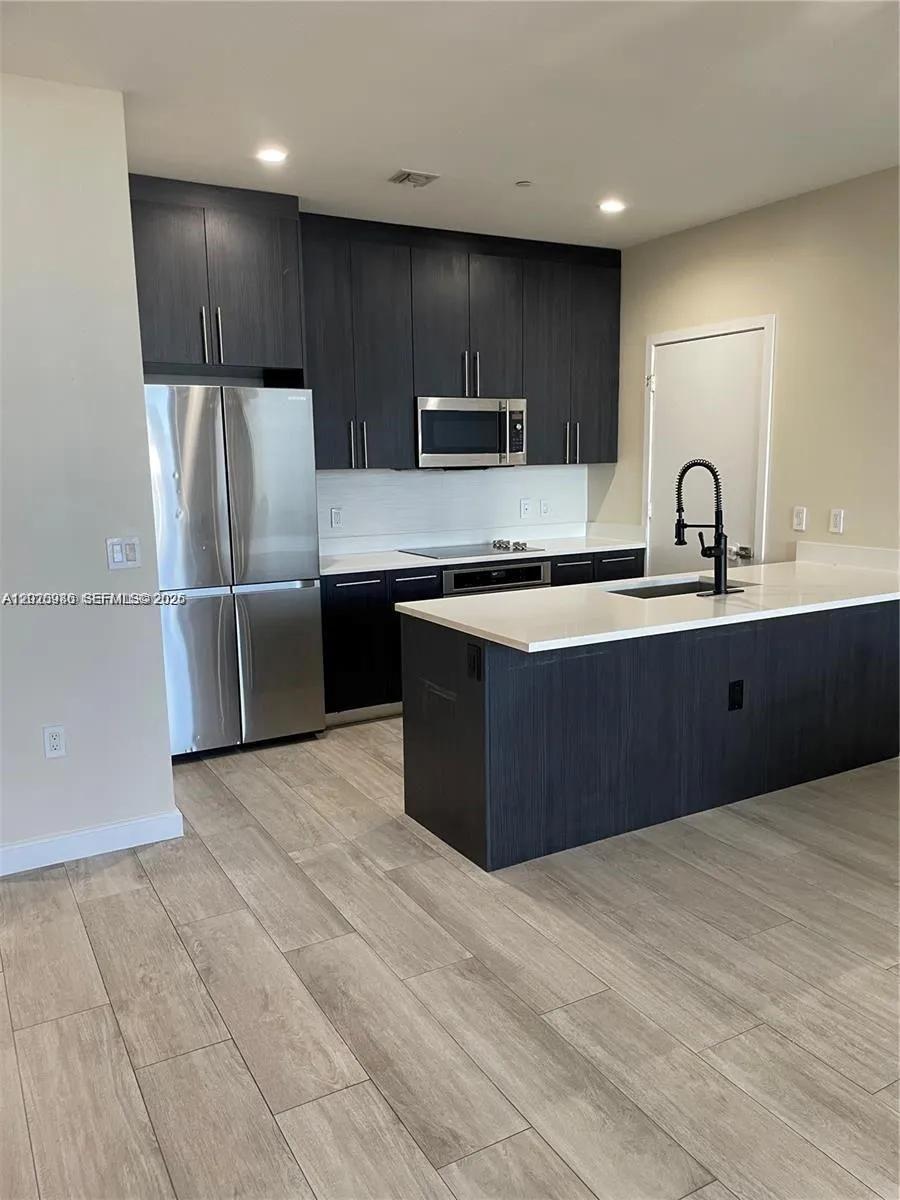 55 SW 9th St # 4304, Miami FL 33130