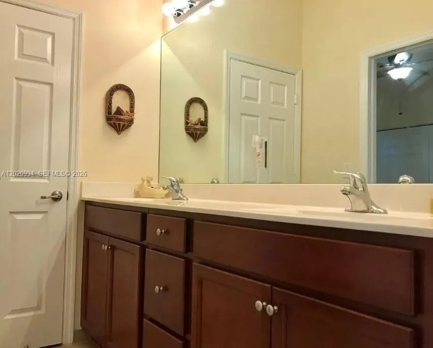 5919 NW 56th Pl, Tamarac FL 33319