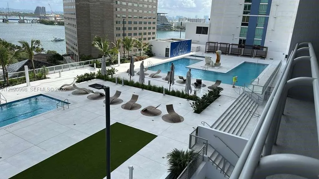 325 S BISCAYNE BL # 1516, Miami FL 33131