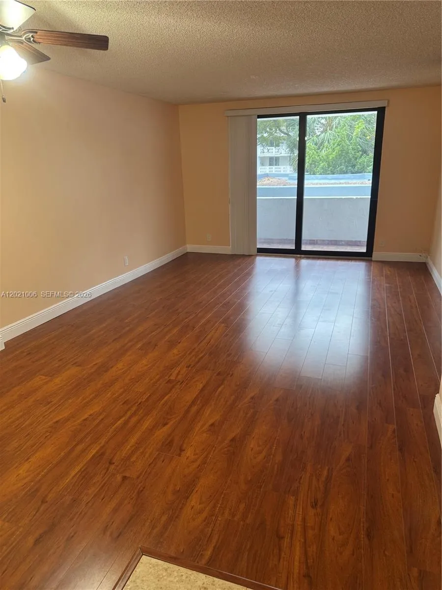 901 Hillcrest Dr # 208, Hollywood FL 33021