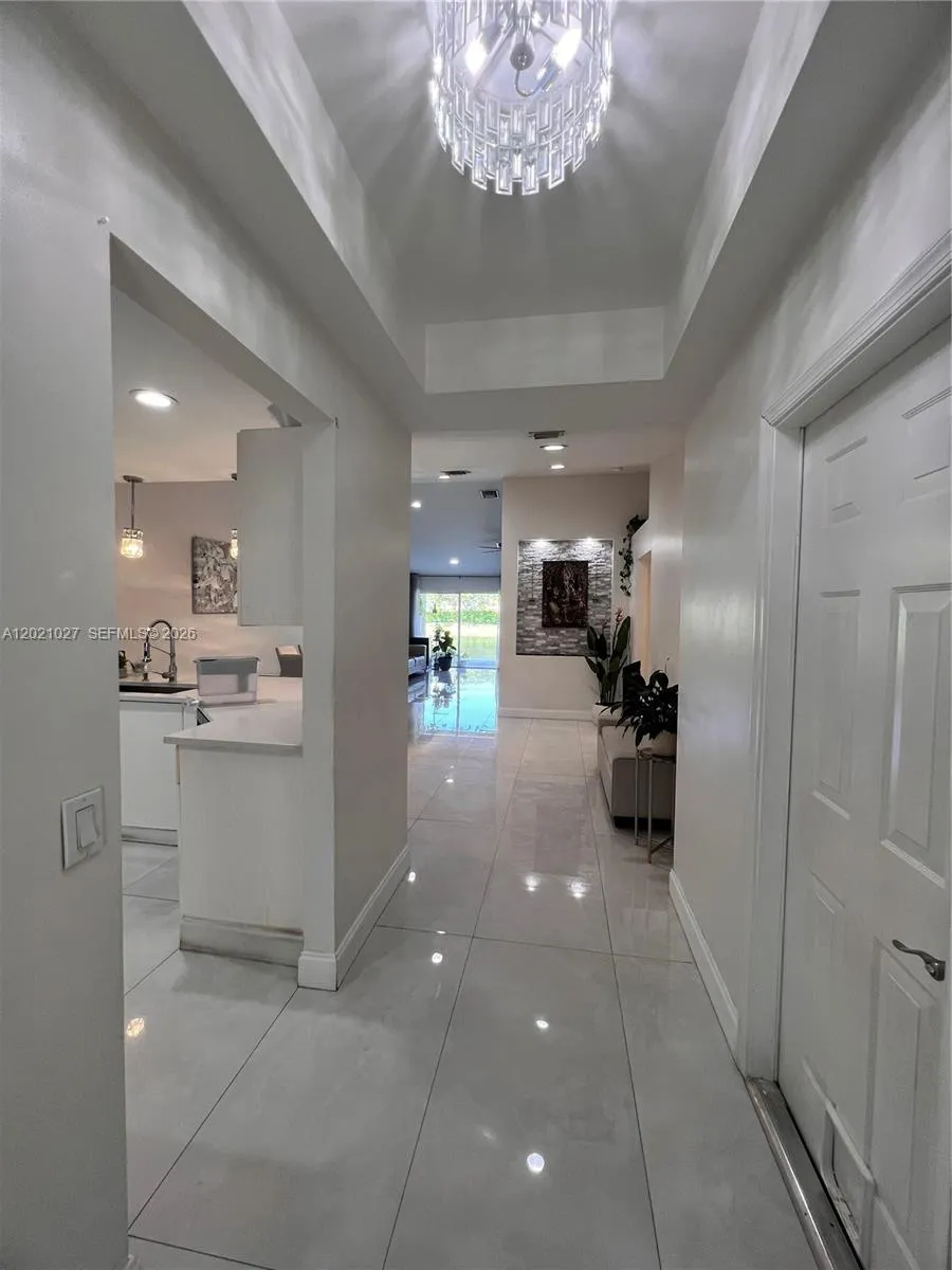 1590 Orion Ln, Weston FL 33327