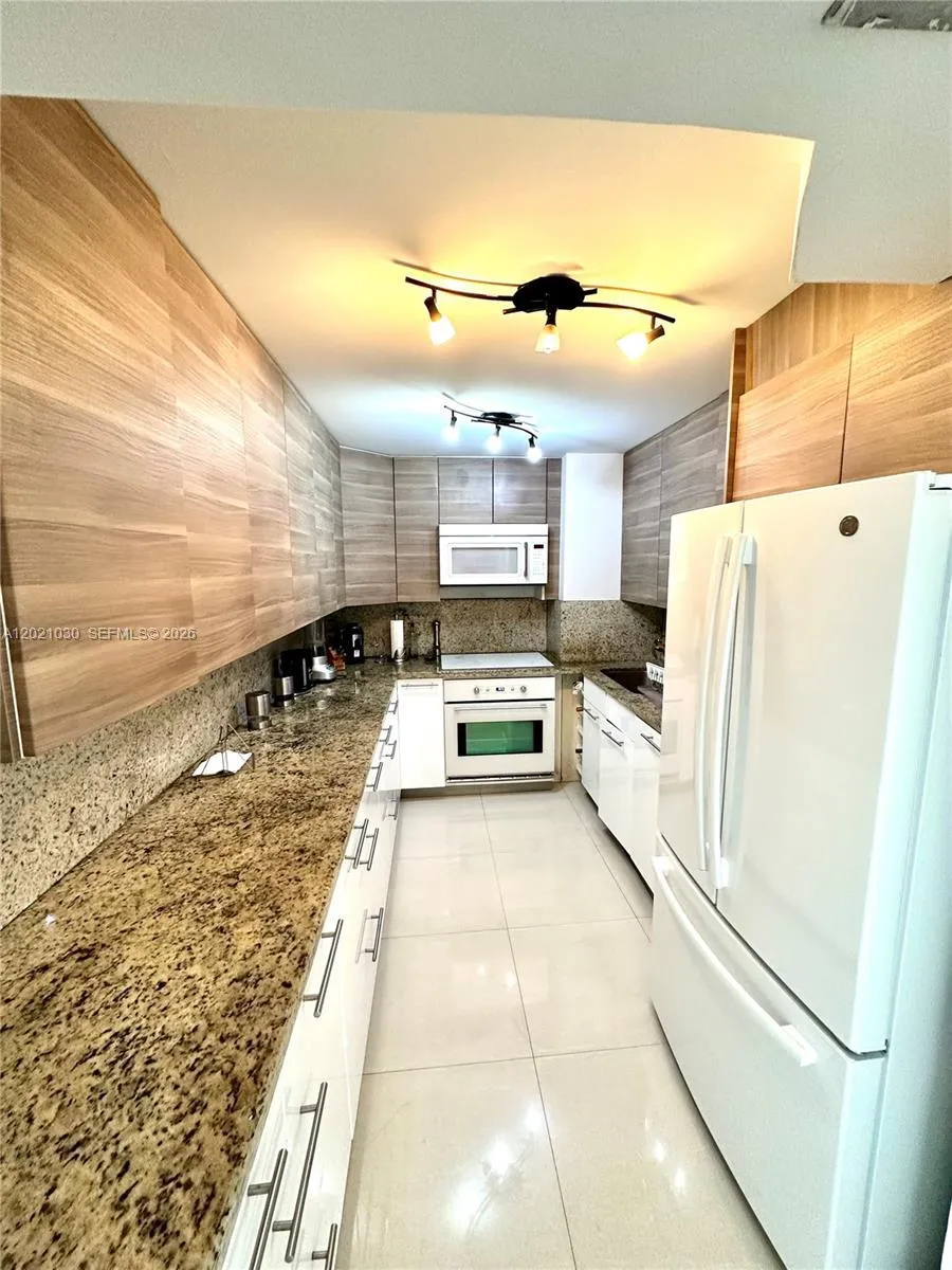 100 Bayview Dr # 1729, Sunny Isles Beach FL 33160