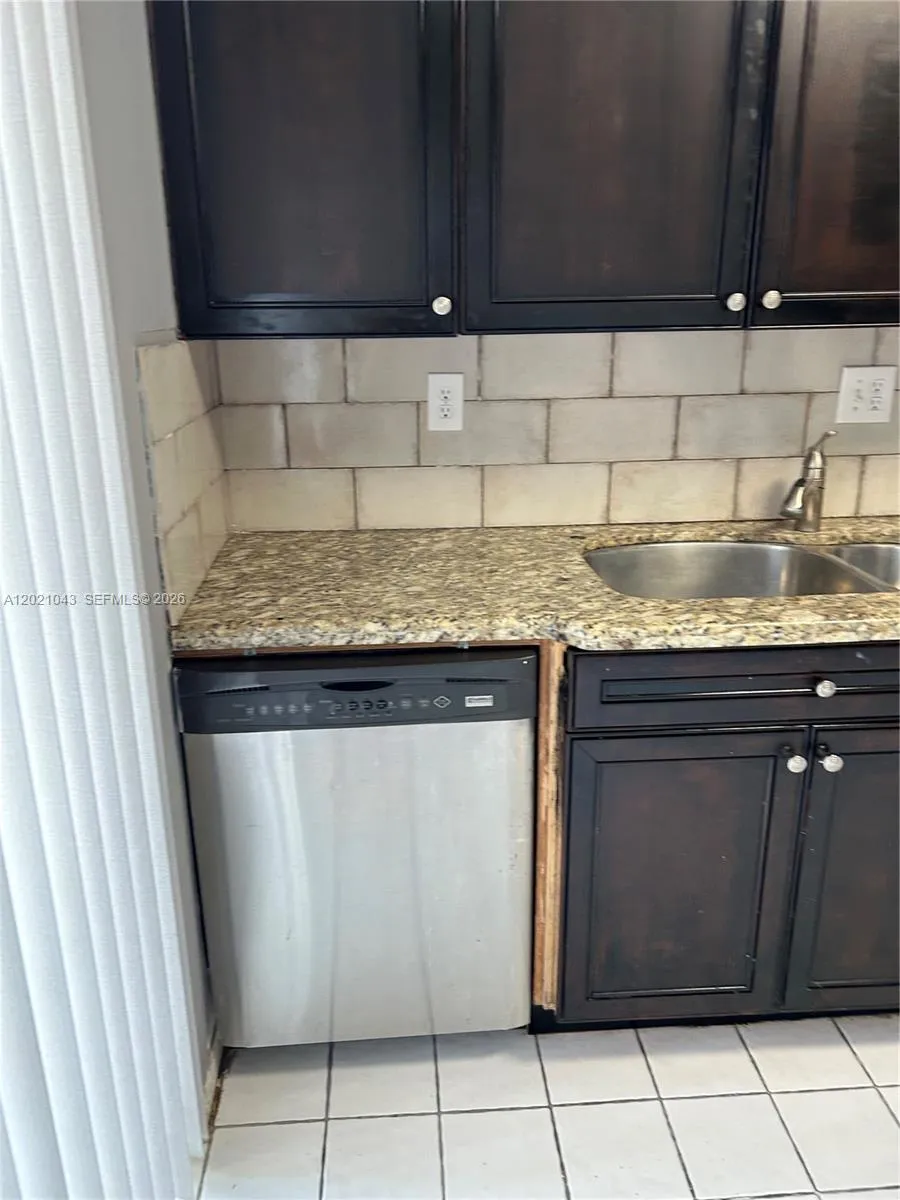 1136 NE 210th Ter # 1136, Miami FL 33179