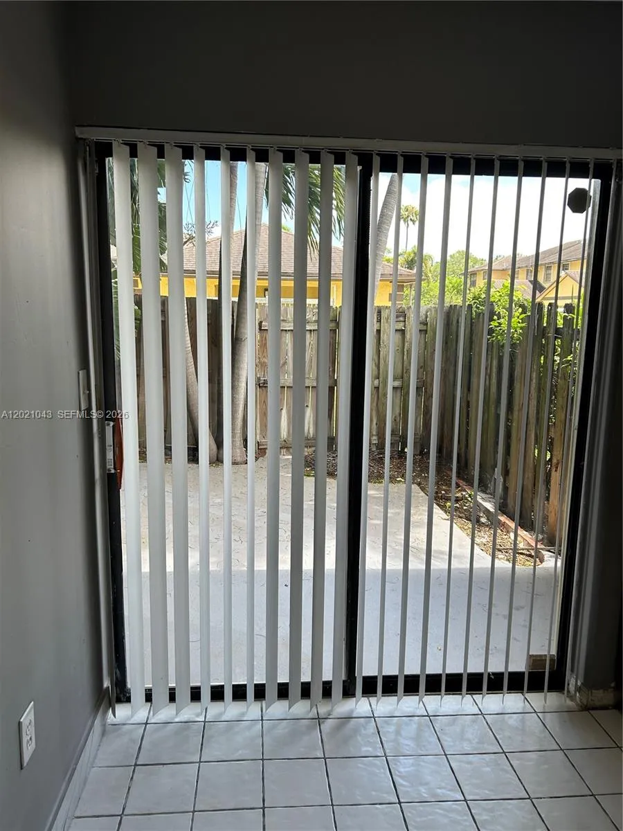 1136 NE 210th Ter # 1136, Miami FL 33179