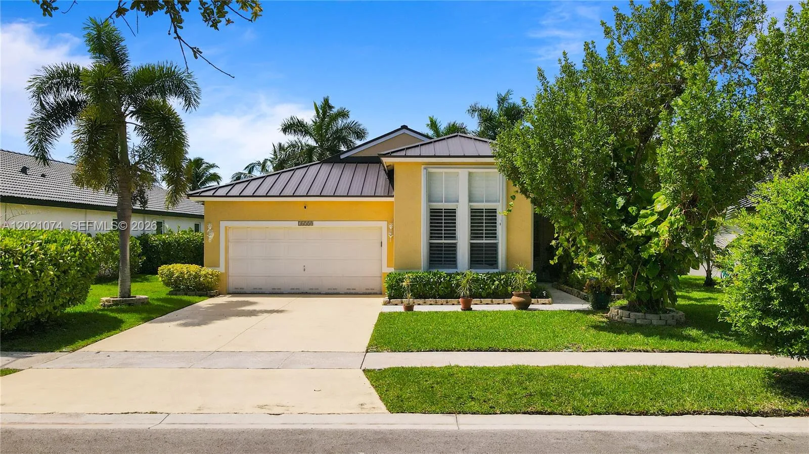 3 bedroom 2 bath for sale at 16350 SW 11th St, Pembroke Pines FL 33027