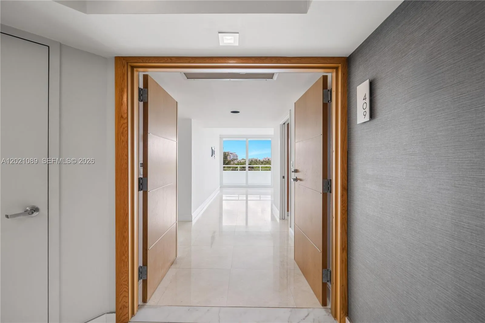 400 S Pointe Dr # 409, Miami Beach FL 33139