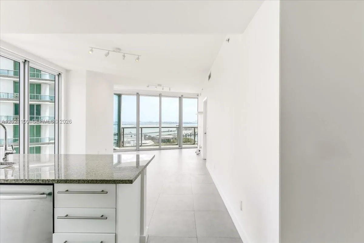 888 Biscayne Blvd # 2212, Miami FL 33132