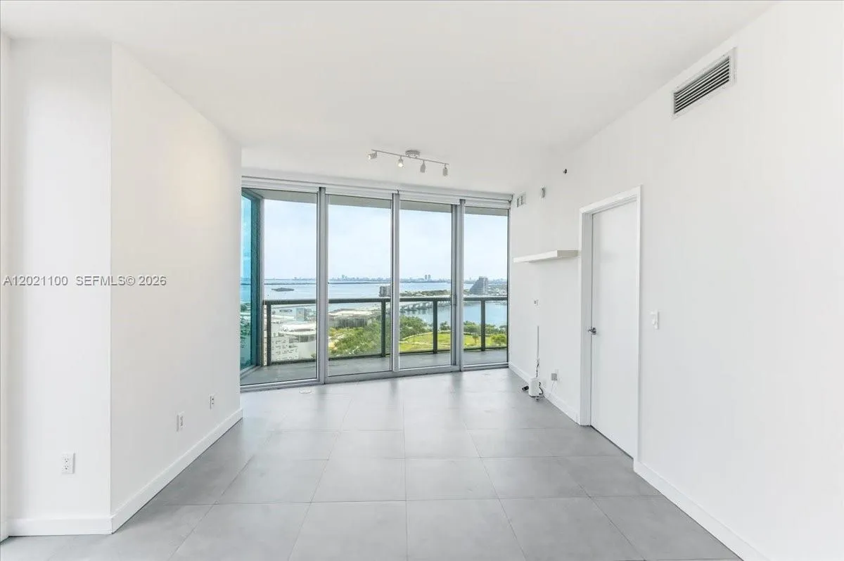 888 Biscayne Blvd # 2212, Miami FL 33132