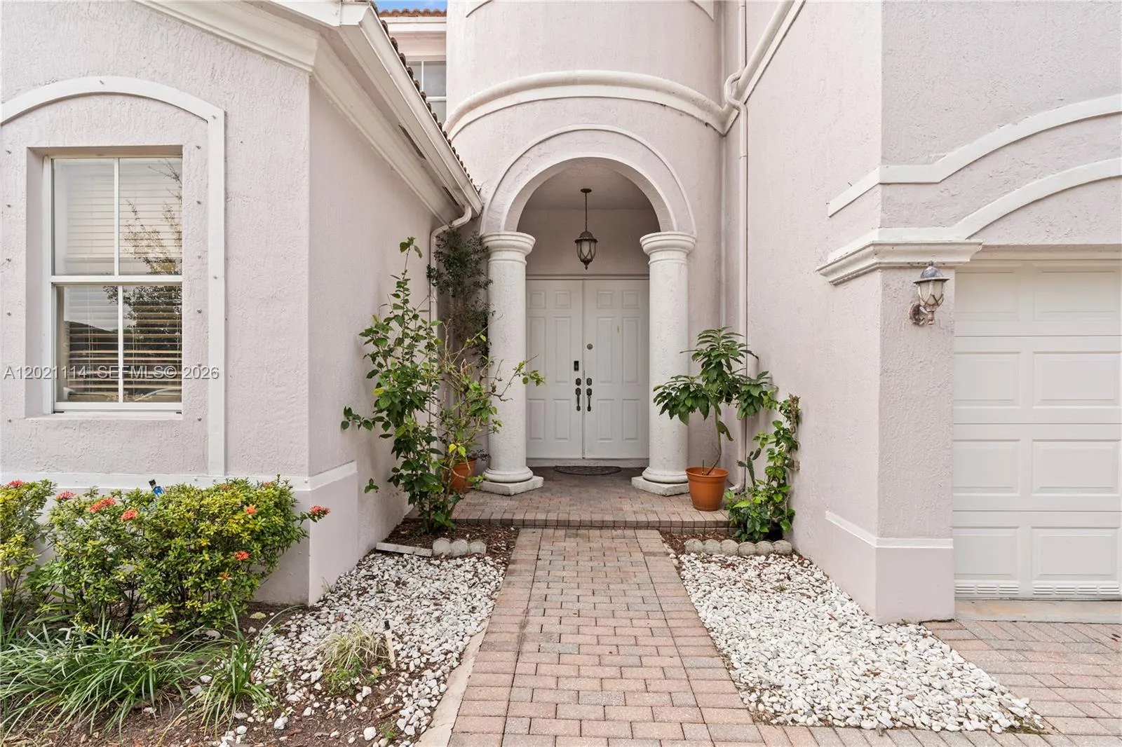 8968 NW 180th Ter, Hialeah FL 33018