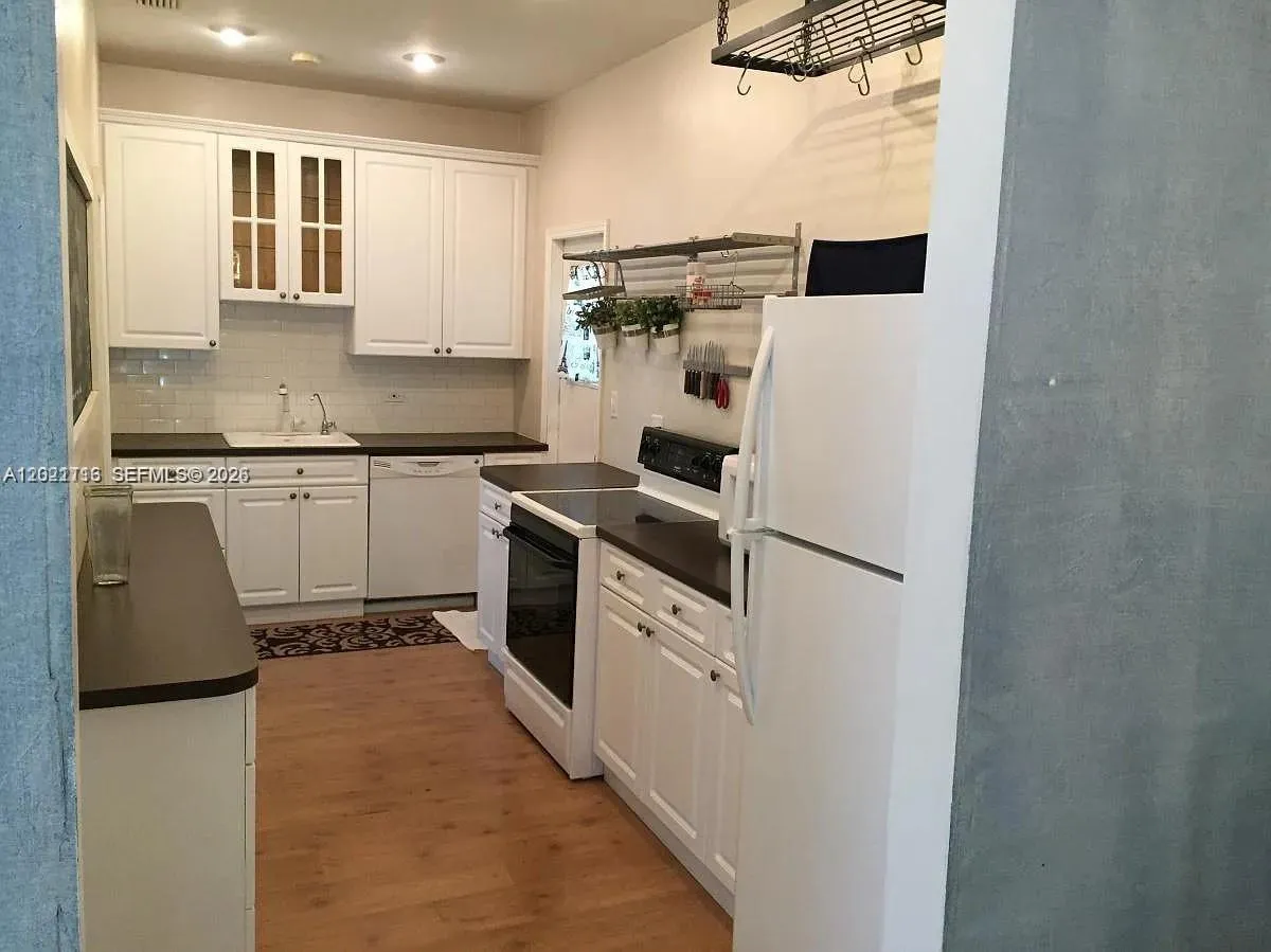 2148 NE 182nd St, North Miami Beach FL 33162