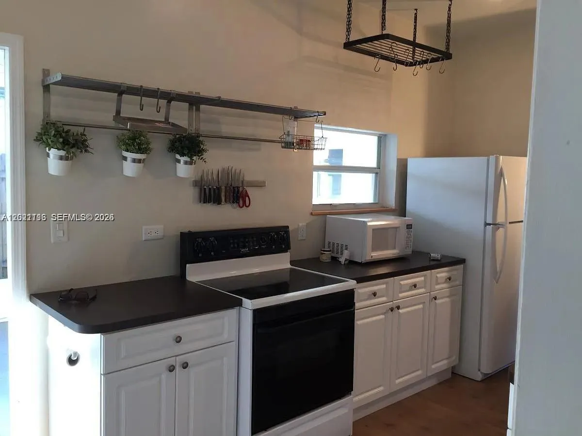 2148 NE 182nd St, North Miami Beach FL 33162