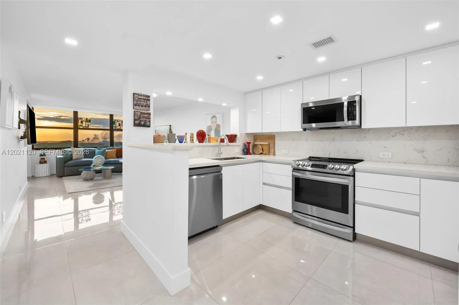 2555 Collins Ave # 1106, Miami Beach FL 33140