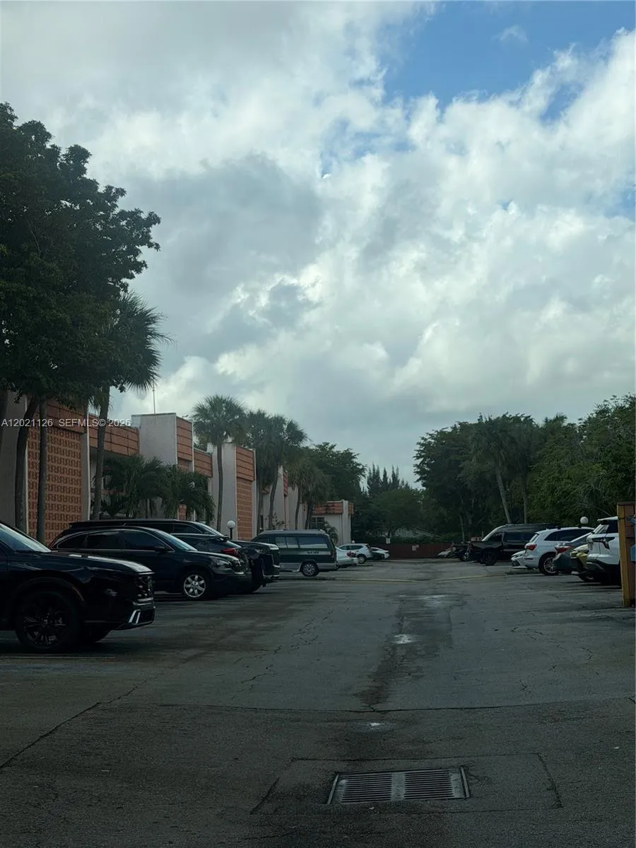 7610 Stirling Rd # 205G, Davie FL 33024