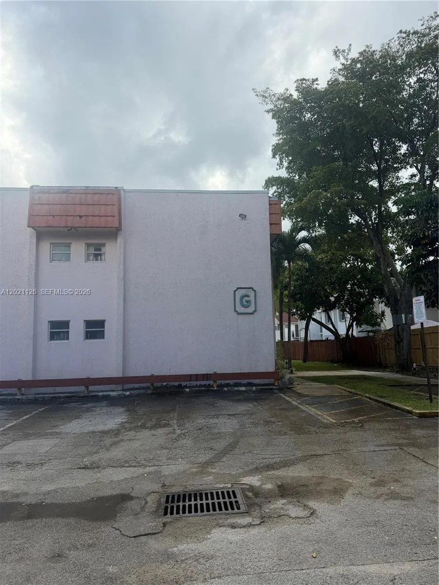 7610 Stirling Rd # 205G, Davie FL 33024