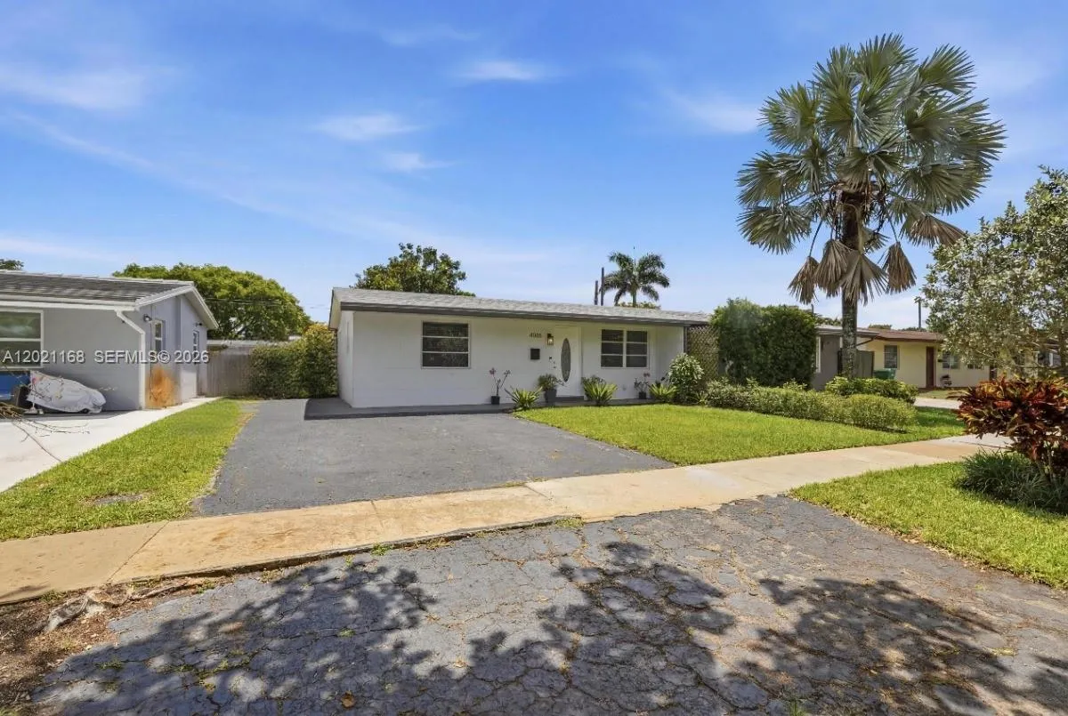 2 bedroom 1 bath for sale at 4966 SW 93rd Ave, Cooper City FL 33328