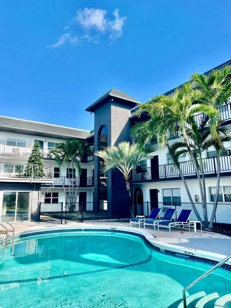 1 bedroom 1 bath for sale at 1100 NE 9th Ave # 305, Fort Lauderdale FL 33304