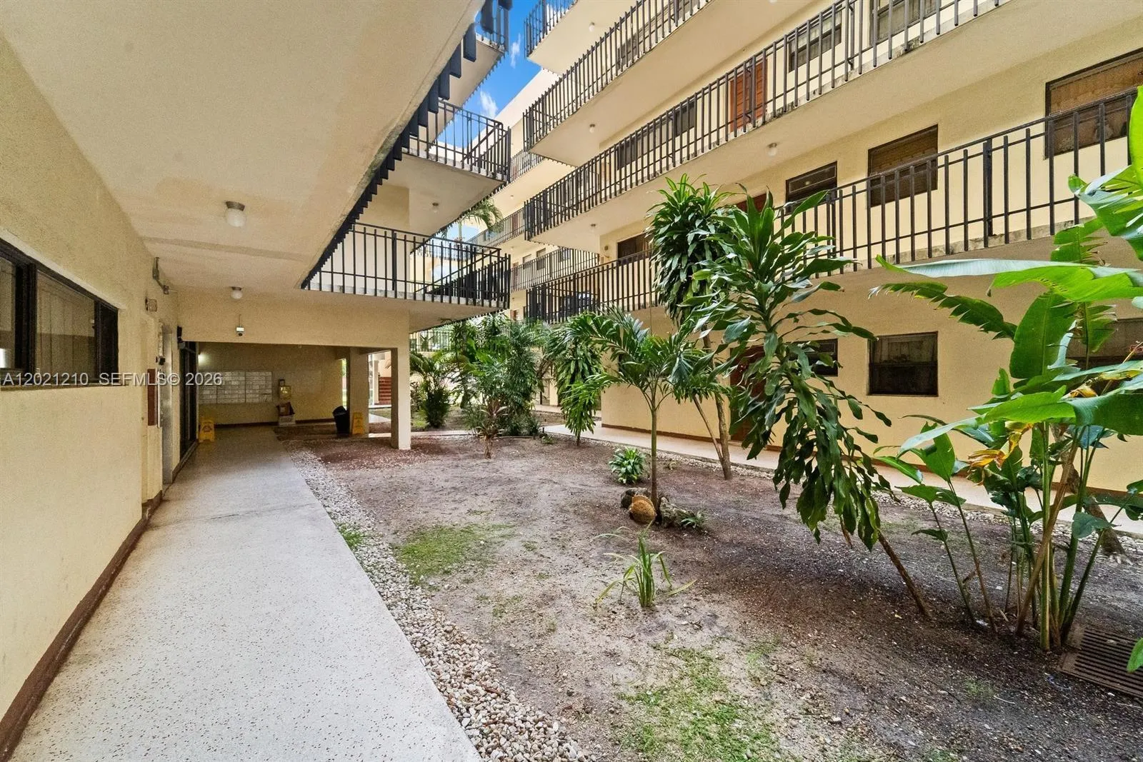650 NE 149th St # 407A, Miami FL 33161