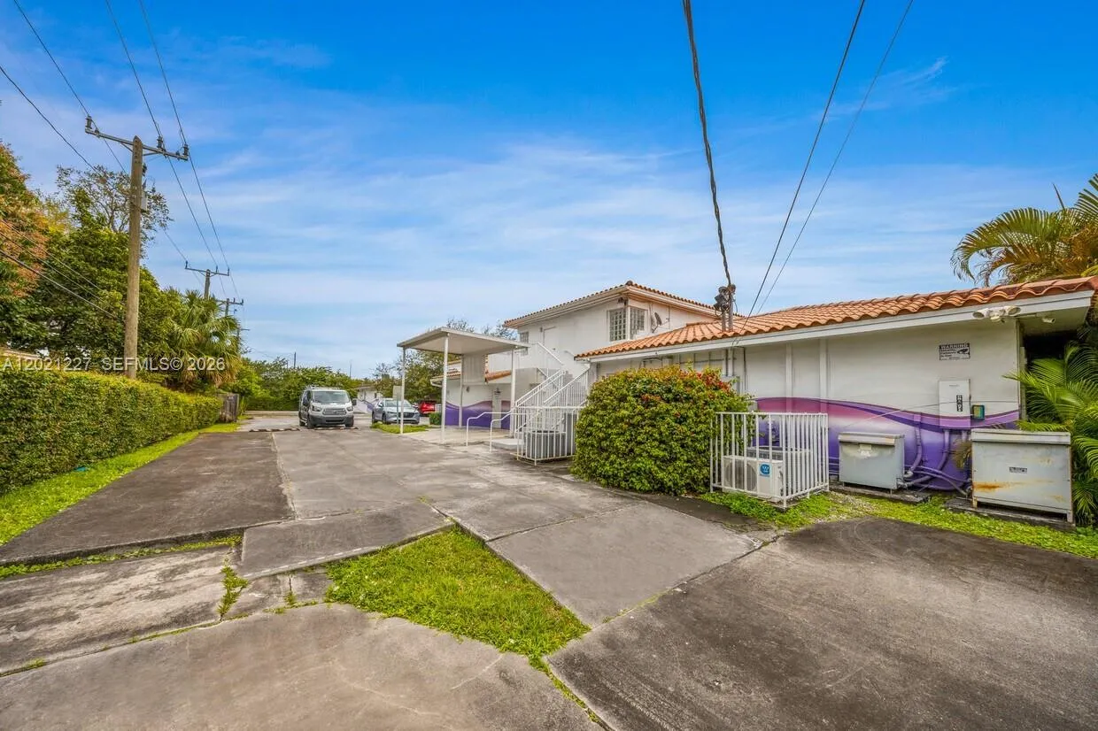 49W 49TH St, Miami Beach FL 33012