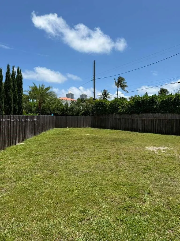 5127 Alton Rd, Miami Beach FL 33140