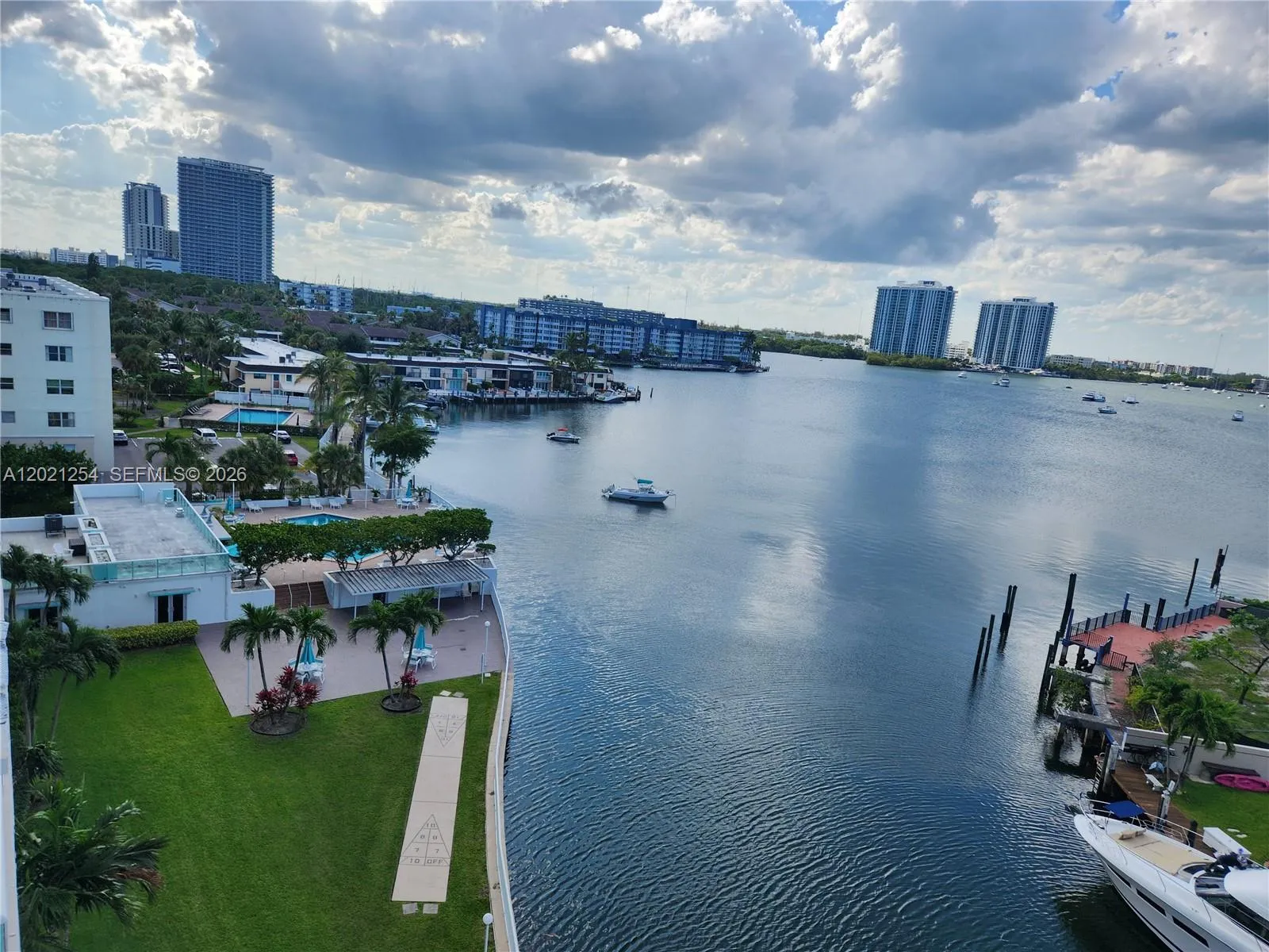 2841 NE 163rd St # 815, North Miami Beach FL 33160