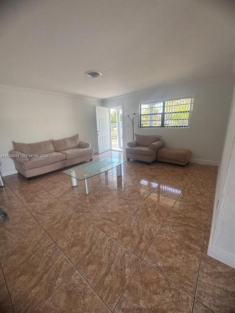 2801 NW 183rd St, Miami Gardens FL 33056