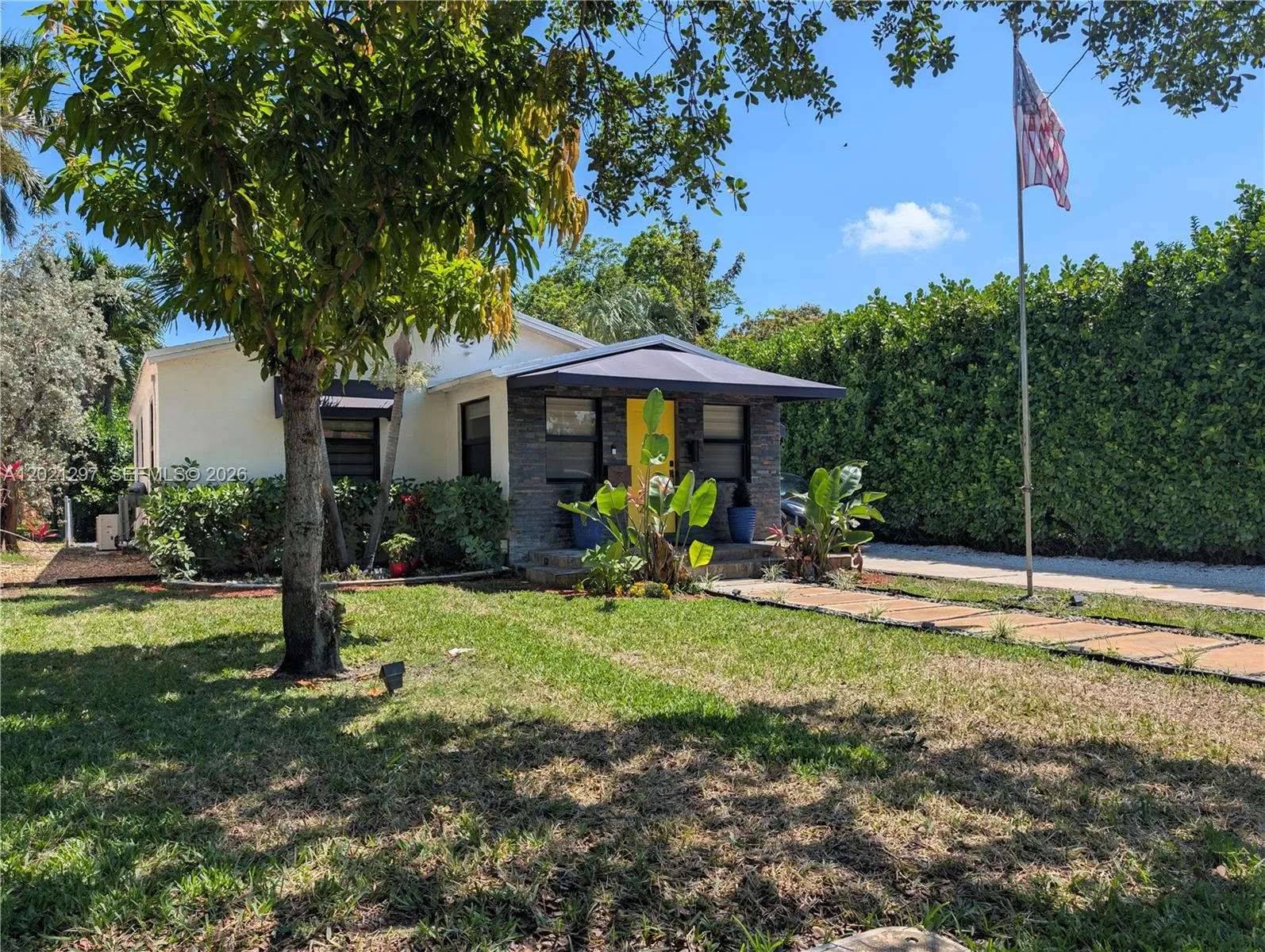 2460 Jackson St, Hollywood FL 33020