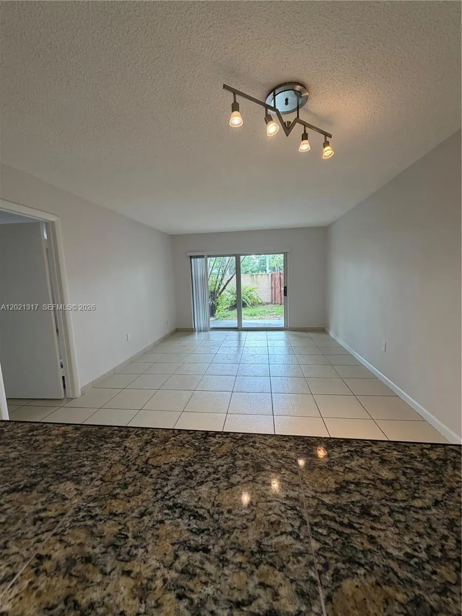 11201 SW 88th St # 102A, Miami FL 33176