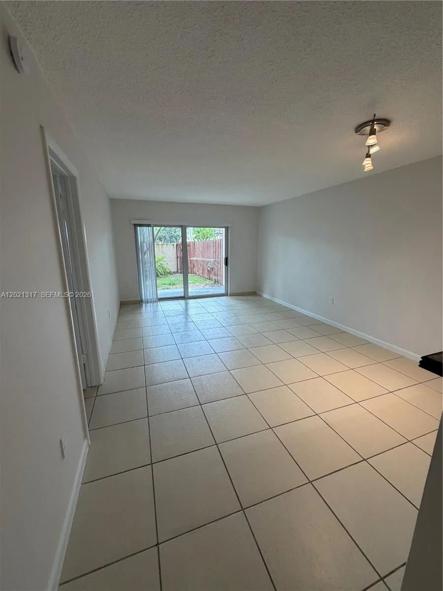 11201 SW 88th St # 102A, Miami FL 33176