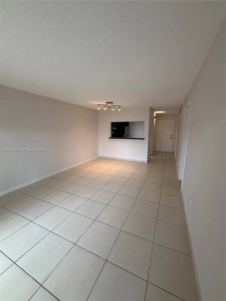 11201 SW 88th St # 102A, Miami FL 33176