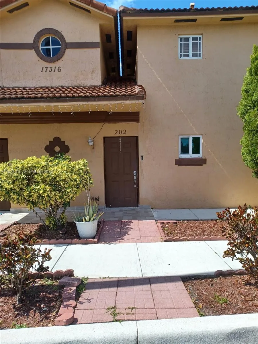 17316 NW 74th Ave # 202, Hialeah FL 33015
