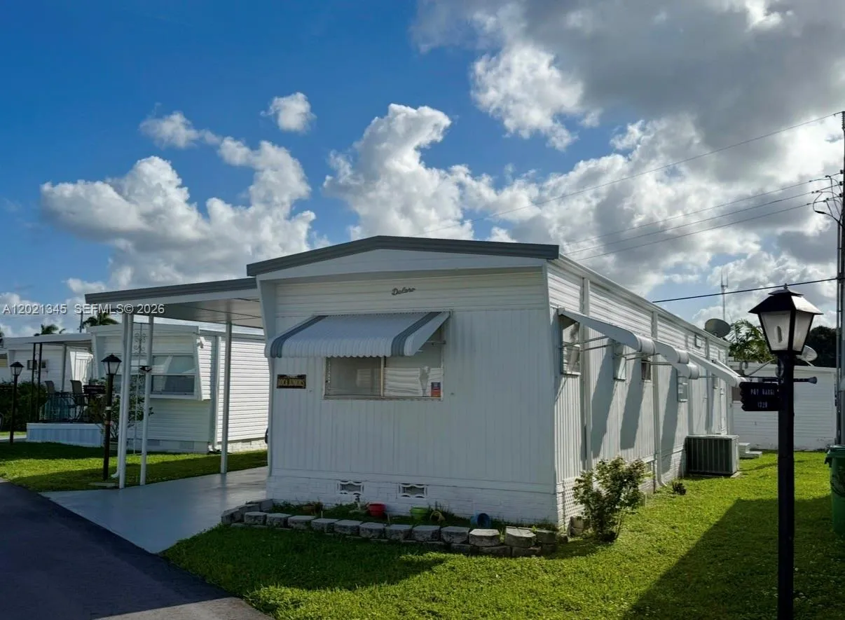 1332 S 33 AVE, Hollywood FL 33021