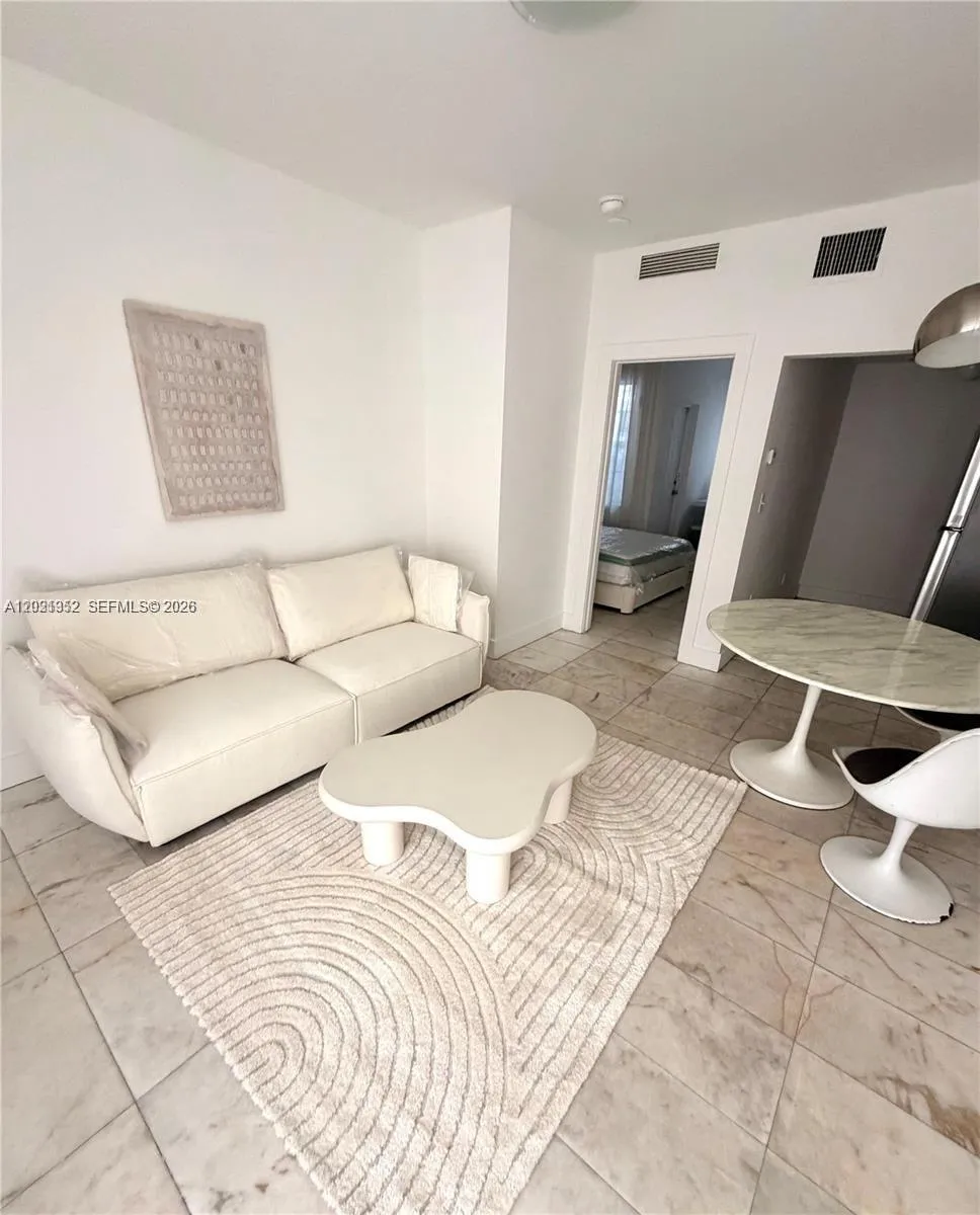 801 8th St # 104, Miami Beach FL 33139