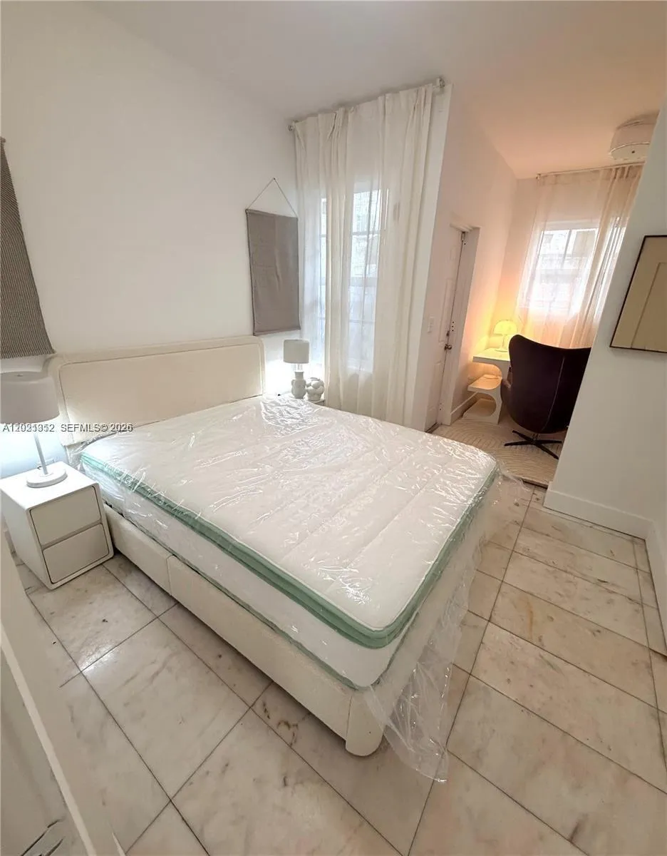 801 8th St # 104, Miami Beach FL 33139