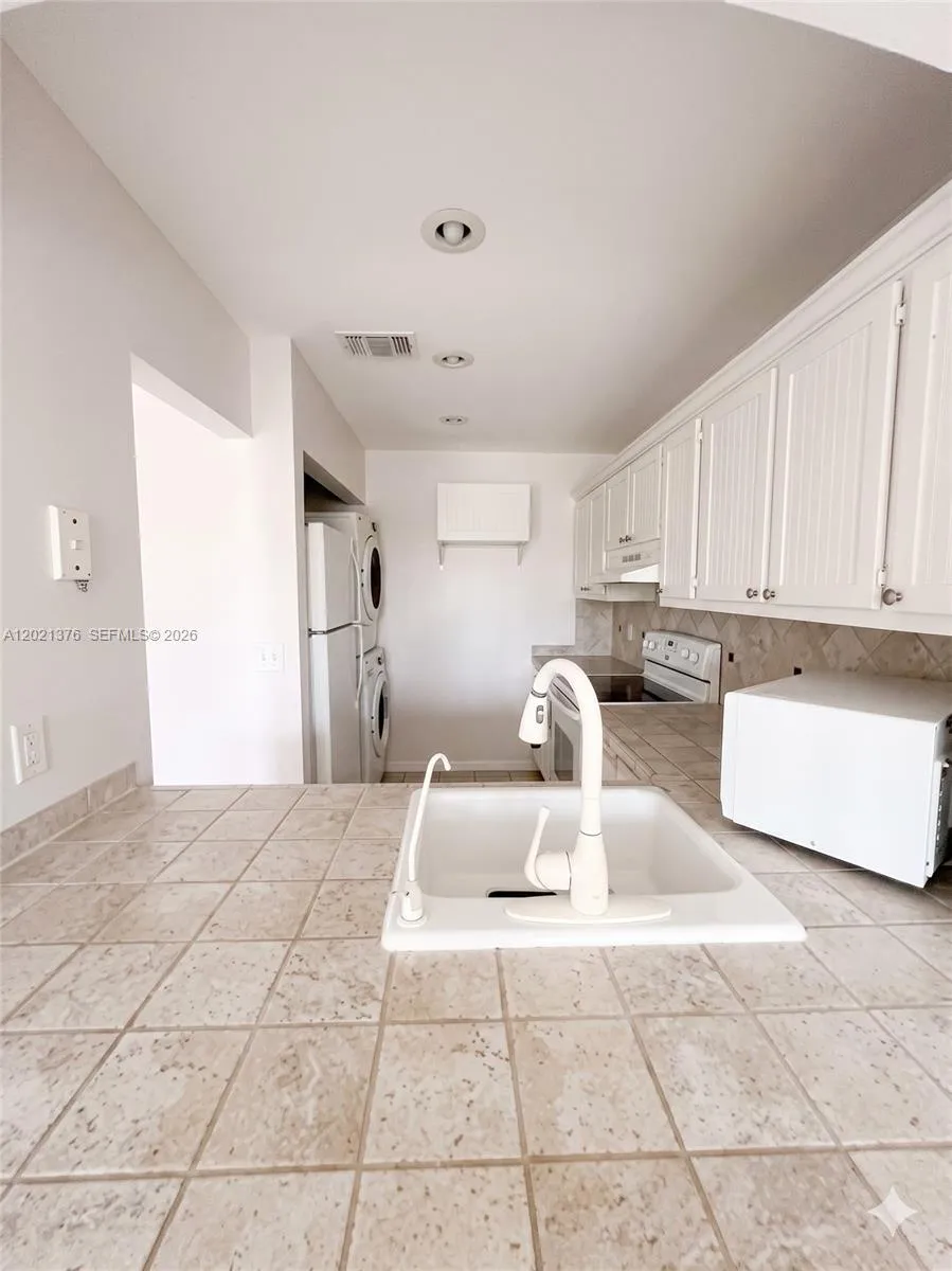 10046 Winding Lake Rd # 204, Sunrise FL 33351