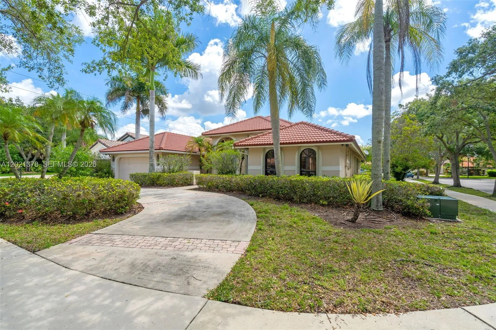 1051 Deerpath Ct, Weston FL 33326