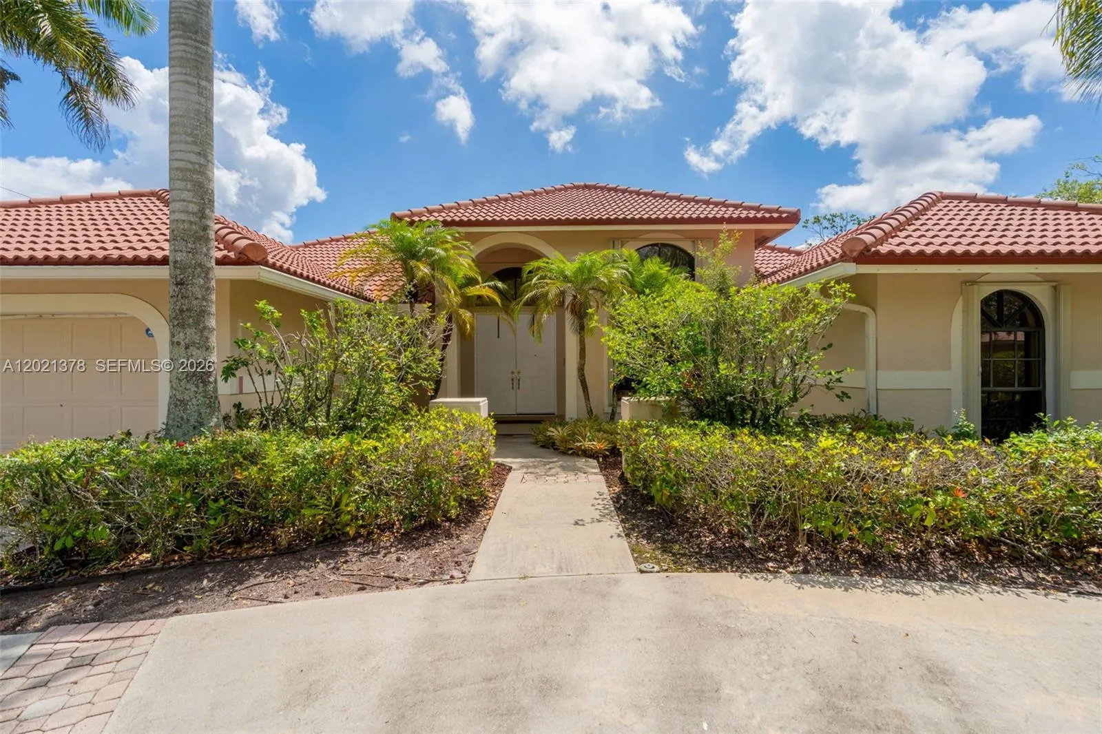 1051 Deerpath Ct, Weston FL 33326
