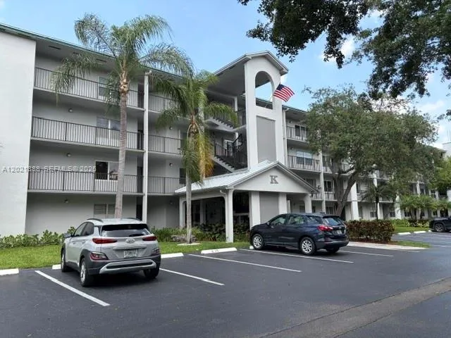 1 bedroom 1 bath for sale at 1300 SW 125th Ave # 308K, Pembroke Pines FL 33027
