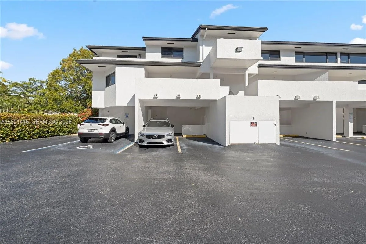 5750 Turin St # 207, Coral Gables FL 33146