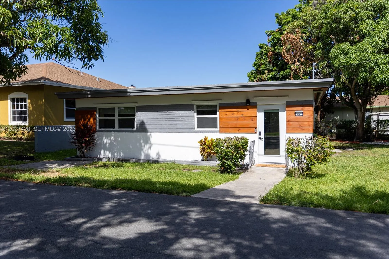 3 bedroom 1 bath for sale at 250 NW 14th Way, Dania Beach FL 33004
