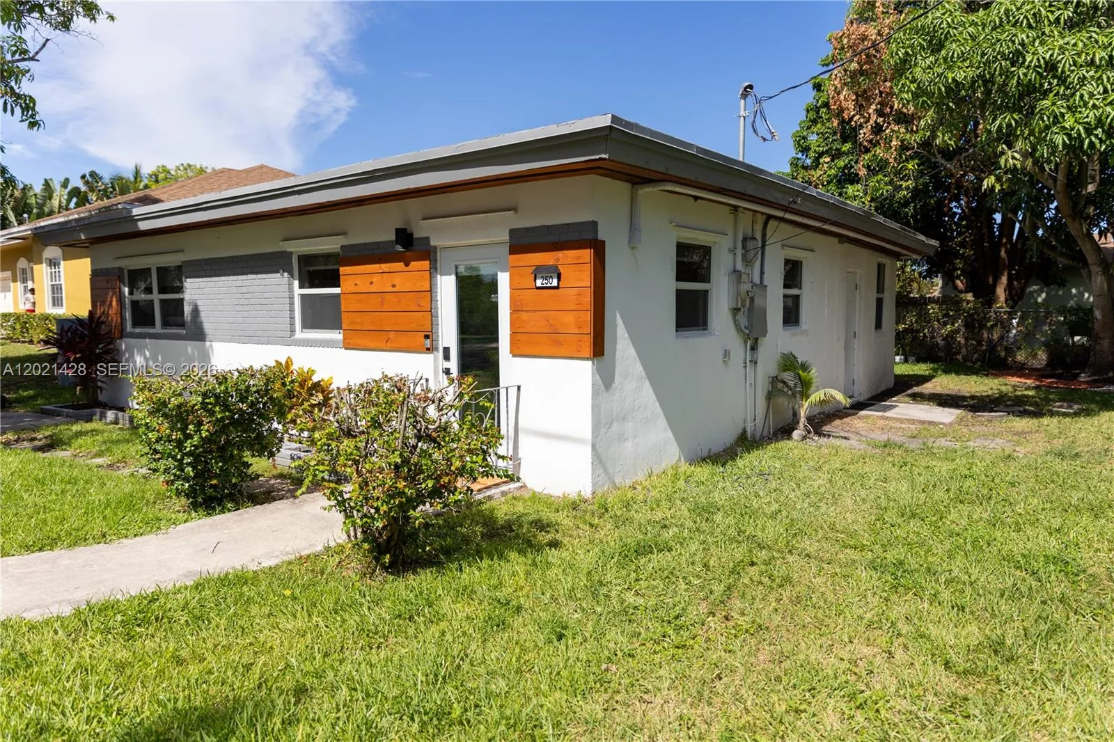 250 NW 14th Way, Dania Beach FL 33004