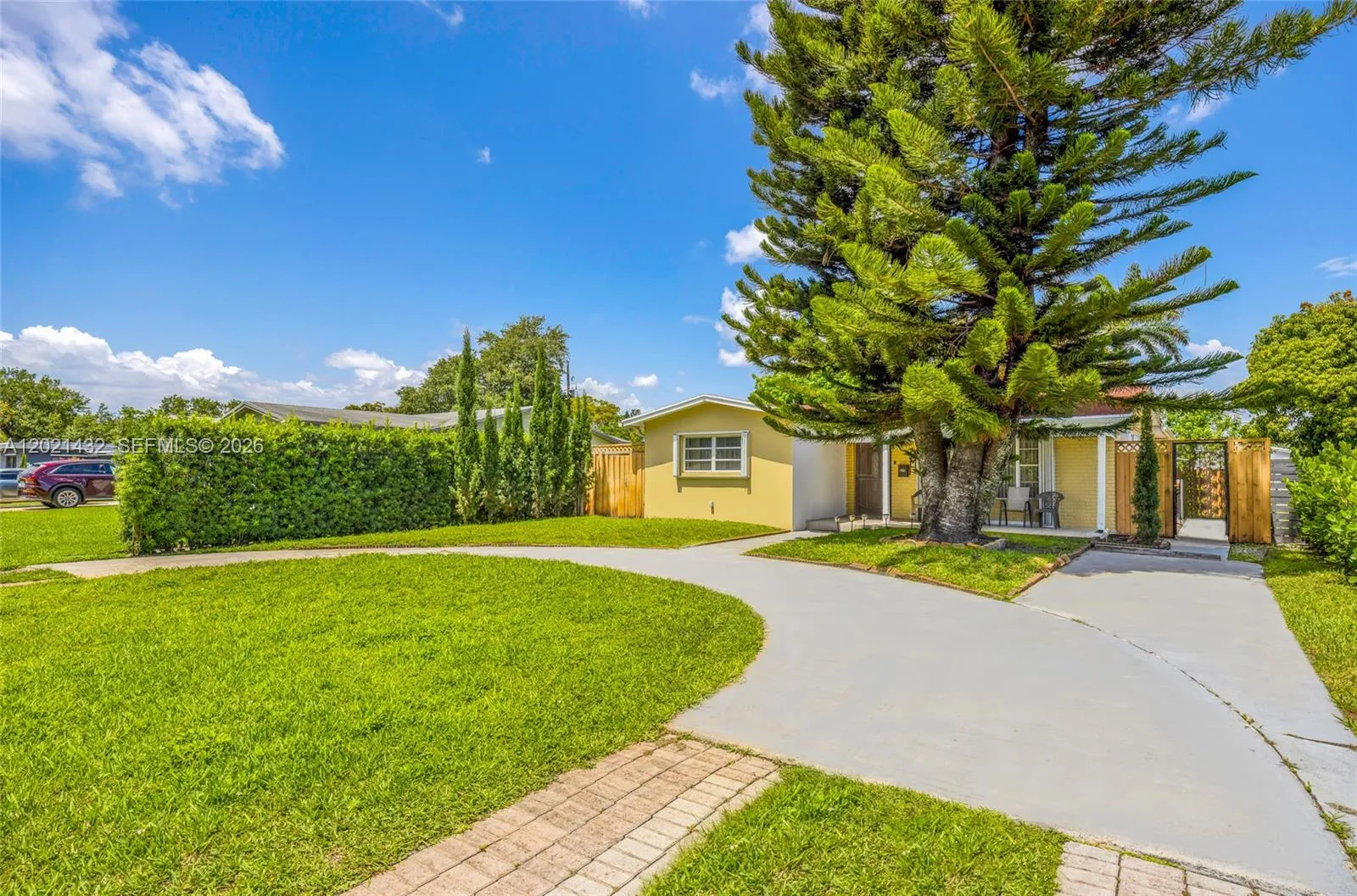 3 bedroom 2 bath for sale at 304 SW 68th Ave, Pembroke Pines FL 33023