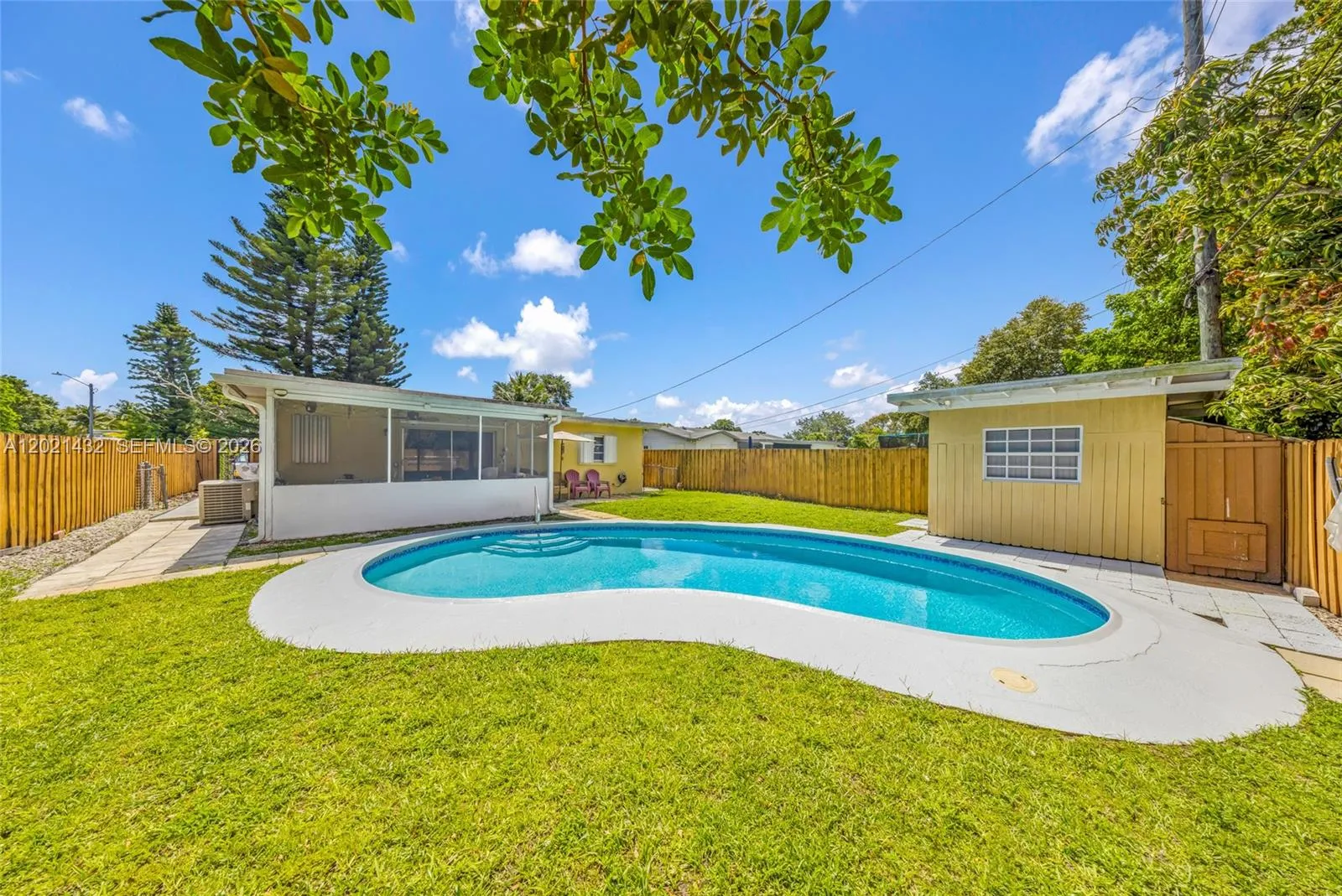 304 SW 68th Ave, Pembroke Pines FL 33023