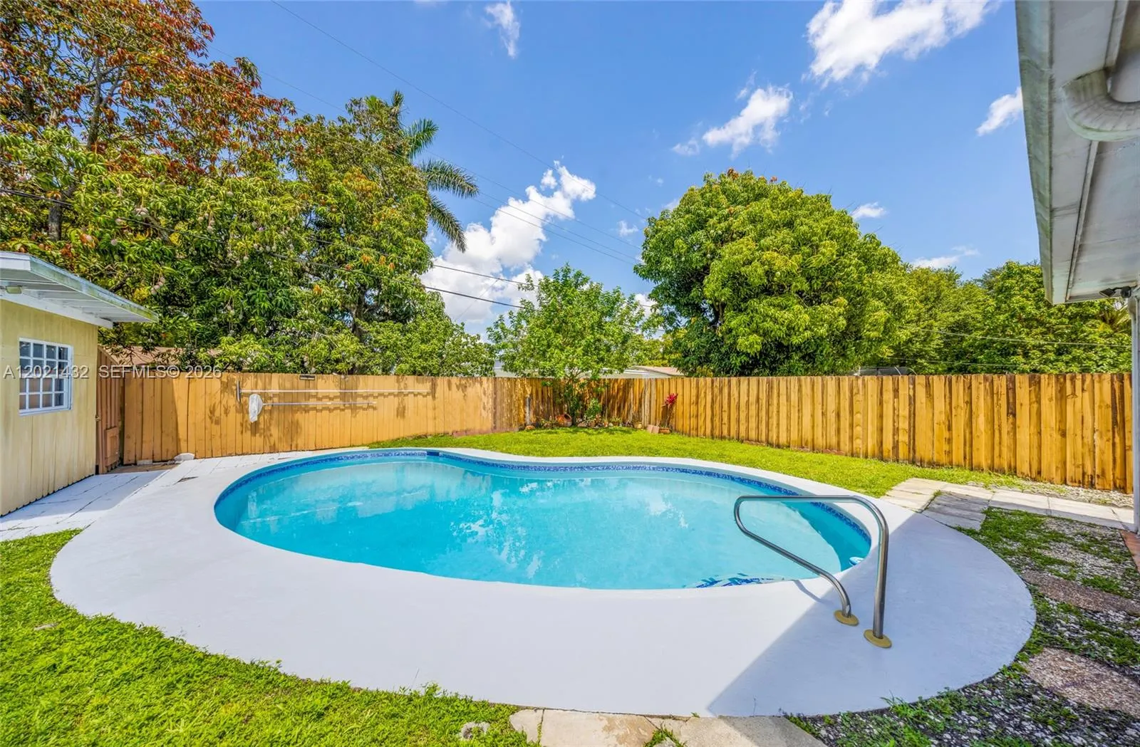 304 SW 68th Ave, Pembroke Pines FL 33023