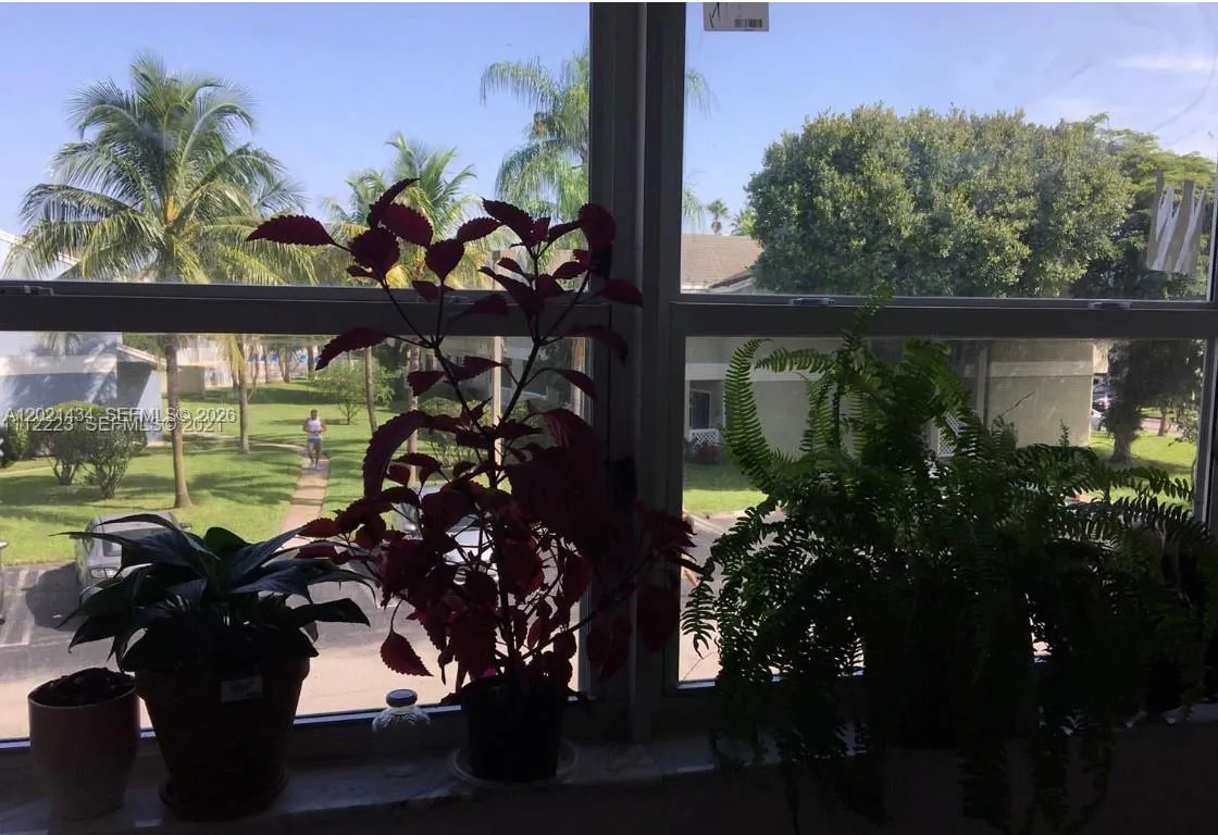 17320 NW 67 th pl # 7, Hialeah FL 33015