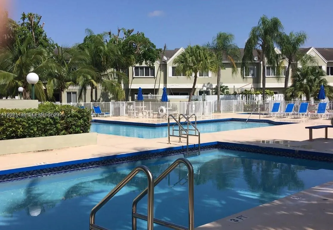 17320 NW 67 th pl # 7, Hialeah FL 33015
