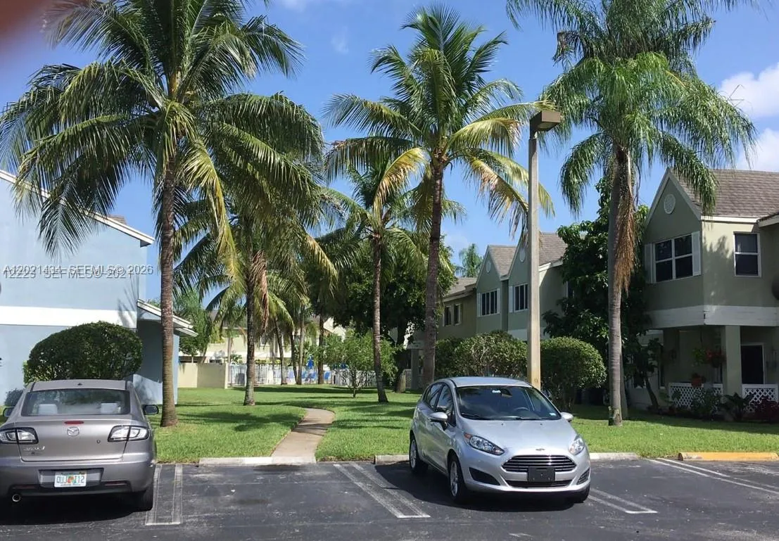 17320 NW 67 th pl # 7, Hialeah FL 33015