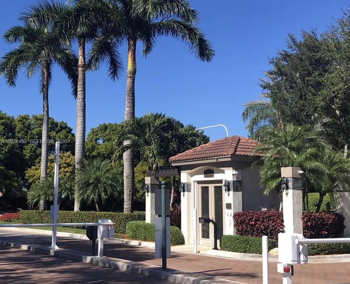 800 Sorrento Dr. # 2, Weston FL 33326