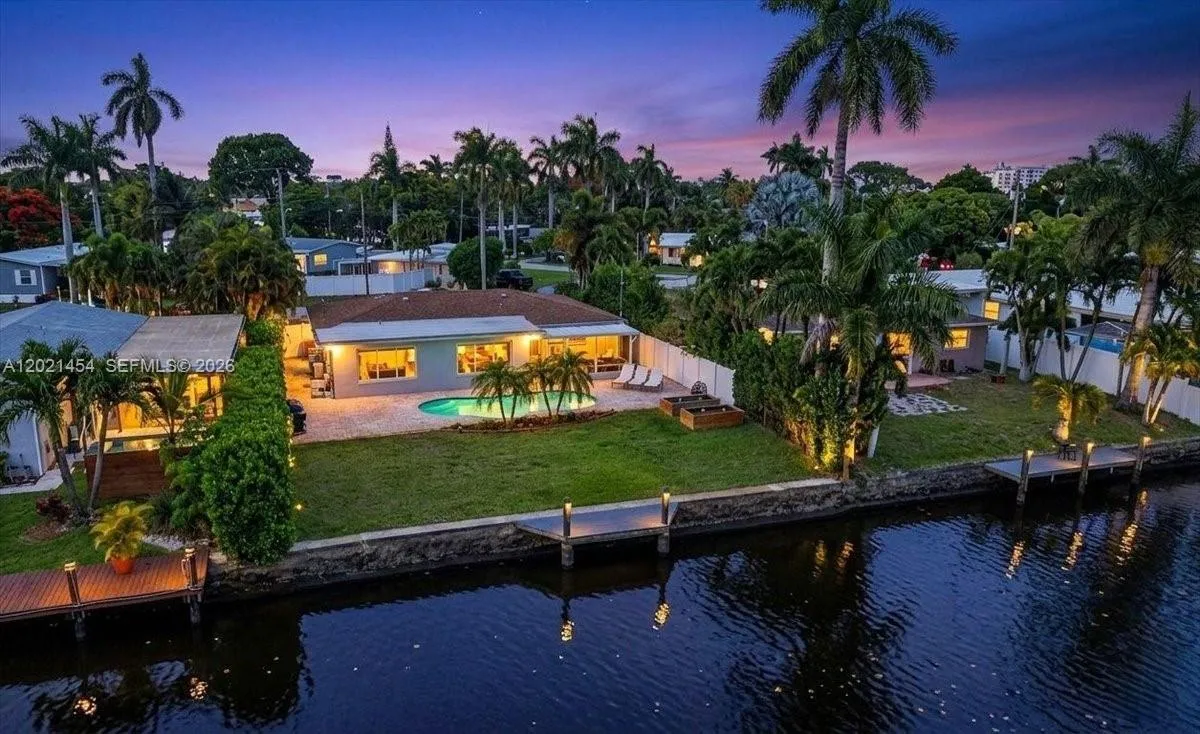 3 bedroom 2 bath for sale at 164 NE 30th St, Wilton Manors FL 33334