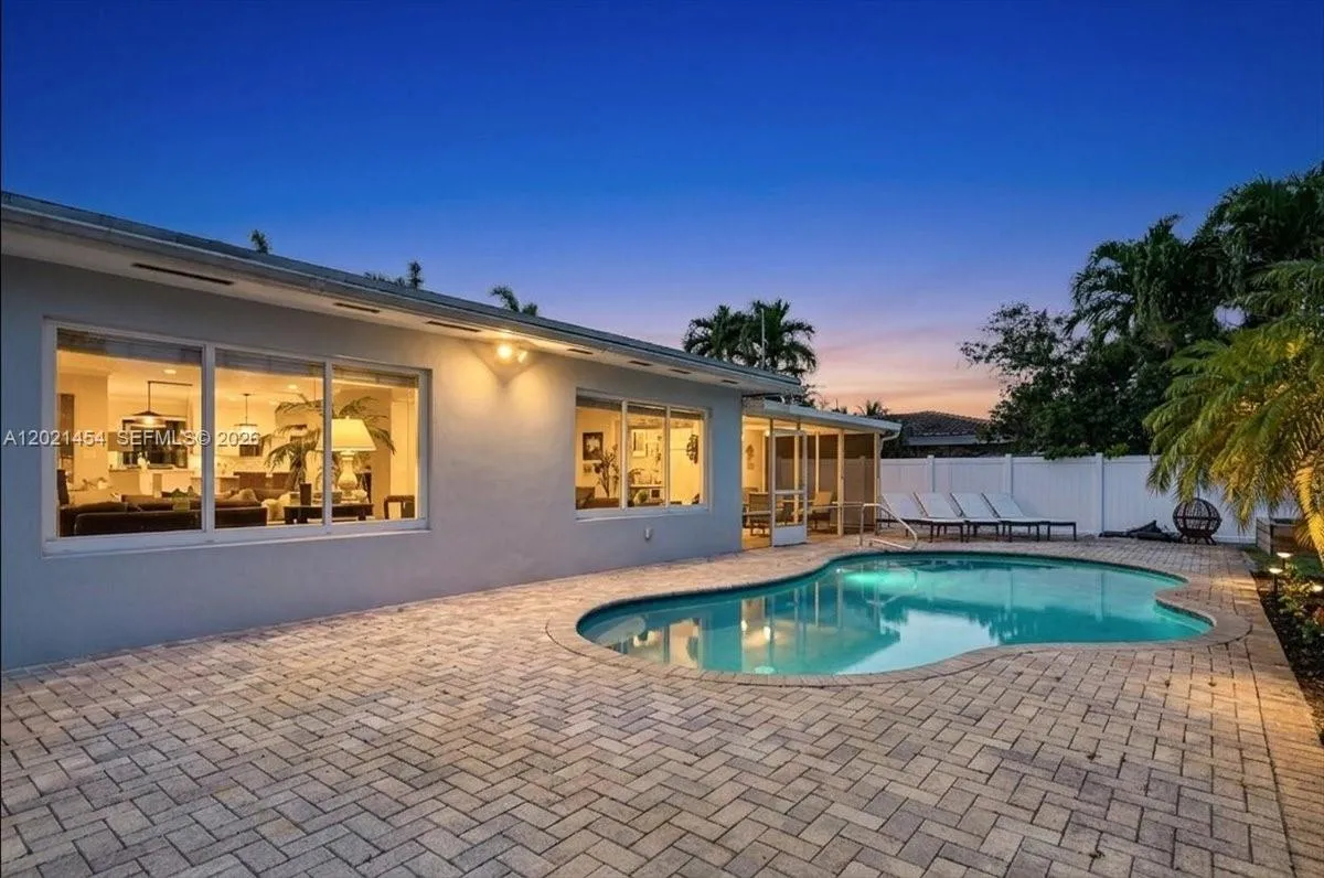 164 NE 30th St, Wilton Manors FL 33334